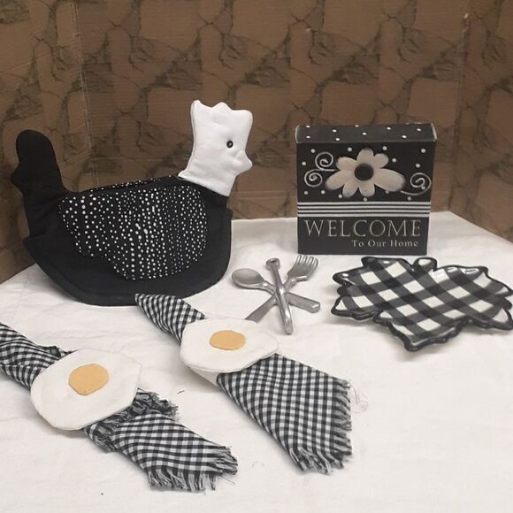 Buffalo check kitchen helps and  fun items 6 pc. - Picture 1 of 9